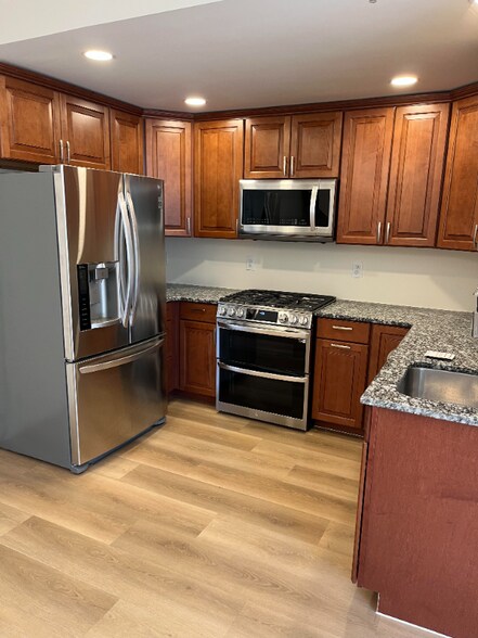 Building Photo - 604 Highland Ridge Ave