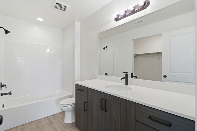 Building Photo - South Desert Townhome with EVSE Outlet