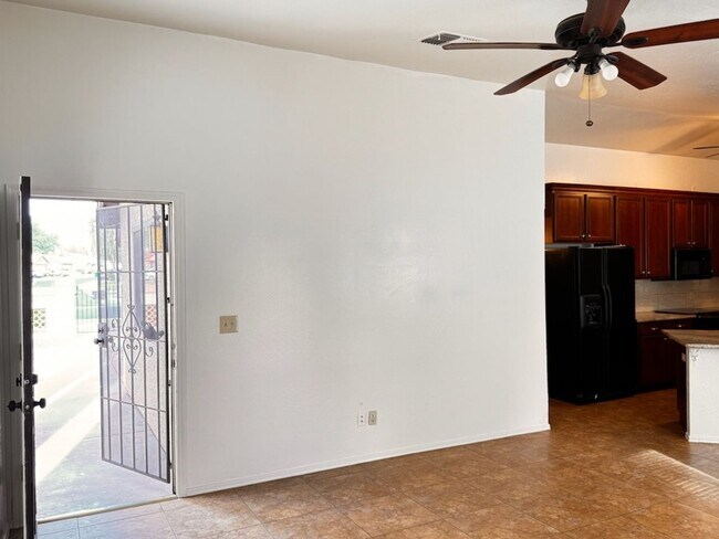 Building Photo - 2+ Mesa Rental