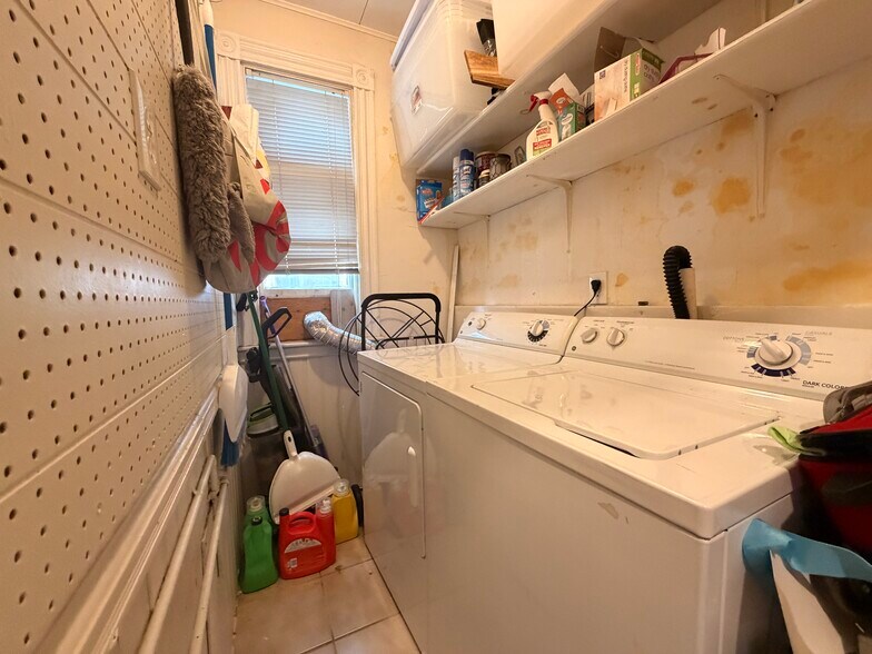 Building Photo - 18 Washburn St