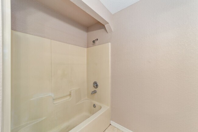 Building Photo - Peaceful 3-Bedroom Home with Open Floor Plan & Two-Car Garage in Rainbow Lakes Estates!