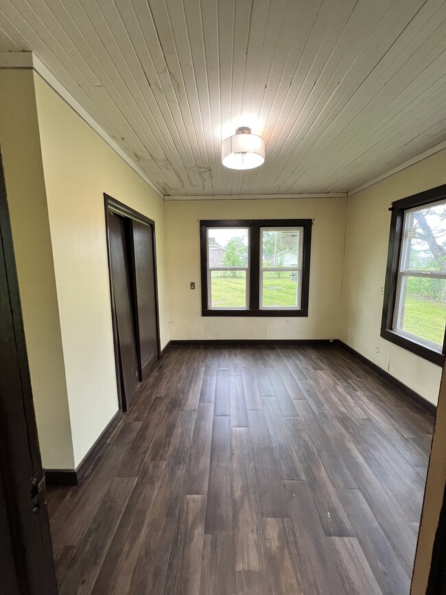 Building Photo - 405 S Skaggs Rd