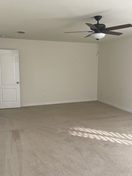 Large Master bedroom - 5232 Westgrove Blvd