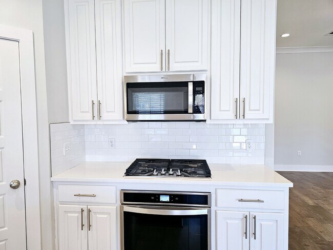 Building Photo - Stunning 4-Bedroom Waterfront Home with Granite Countertops and Hardwood Floors in The Sanctuary ...