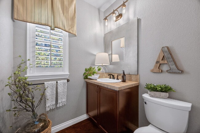Building Photo - "Spacious 5-Bedroom Retreat on South Quantock Way - Perfectly Designed for Comfort and Style!"  A...