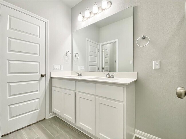 Building Photo - 1509 Longhorn Ranch Dr