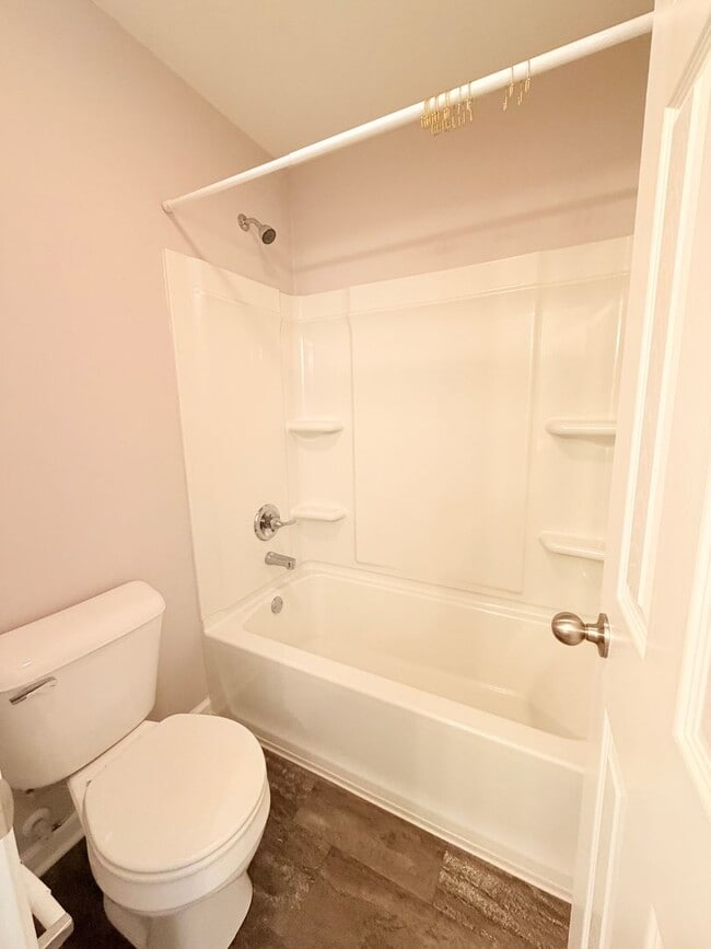 Building Photo - 1618 Woodside Cir