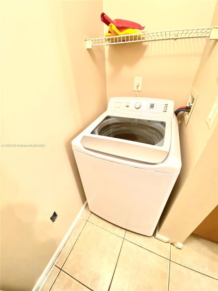 Building Photo - 5900 W Sample Rd