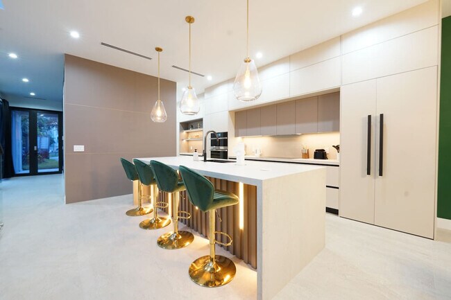 Building Photo - 1812 Miami Rd