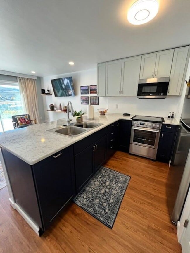 Building Photo - Winter Seasonal Rental- Summit Yacht Club 37