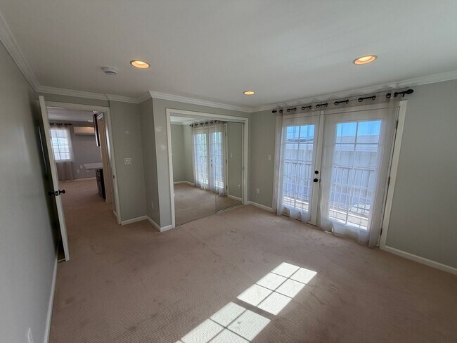 Building Photo - 3888 Sierra Dr
