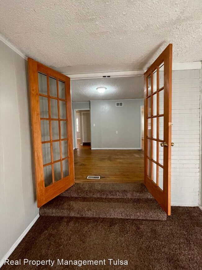 Building Photo - 3 br, 2 bath House - 10953 E 3rd St