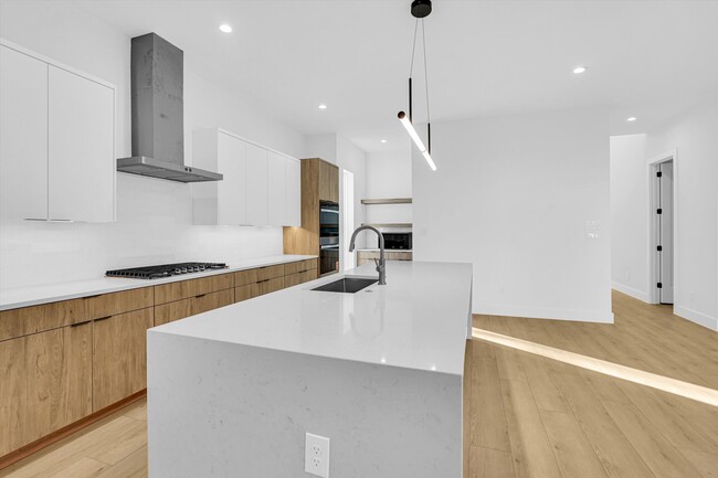 Building Photo - 1703 Nomas St