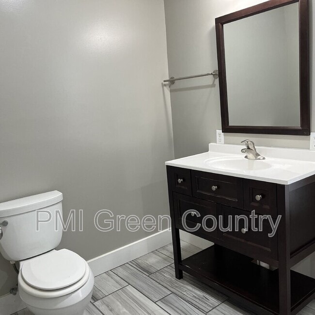 Building Photo - 1608 S Kalanchoe Ave W