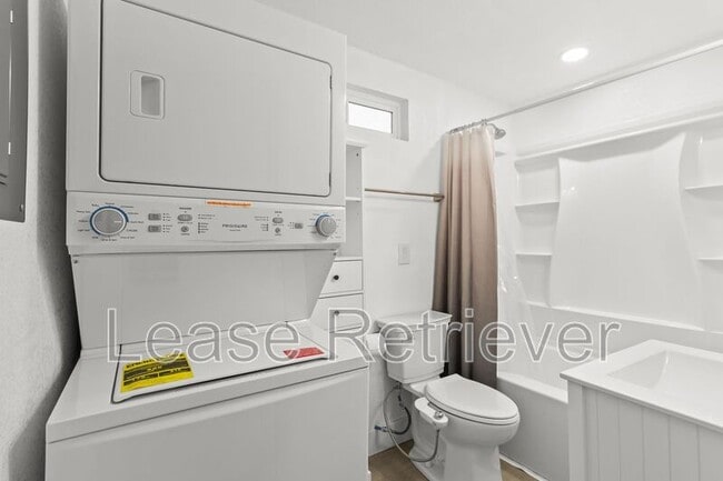 Building Photo - 135 Pacific Rd