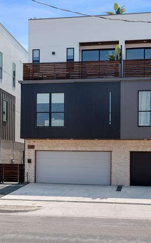 Building Photo - 167 S Prairie Ave
