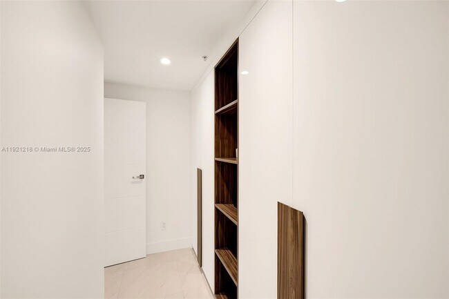 Building Photo - 1500 Ocean Dr