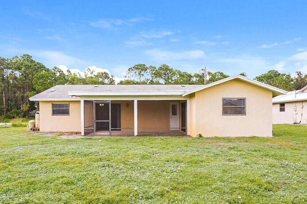 Building Photo - 452 SW Sansom Ln