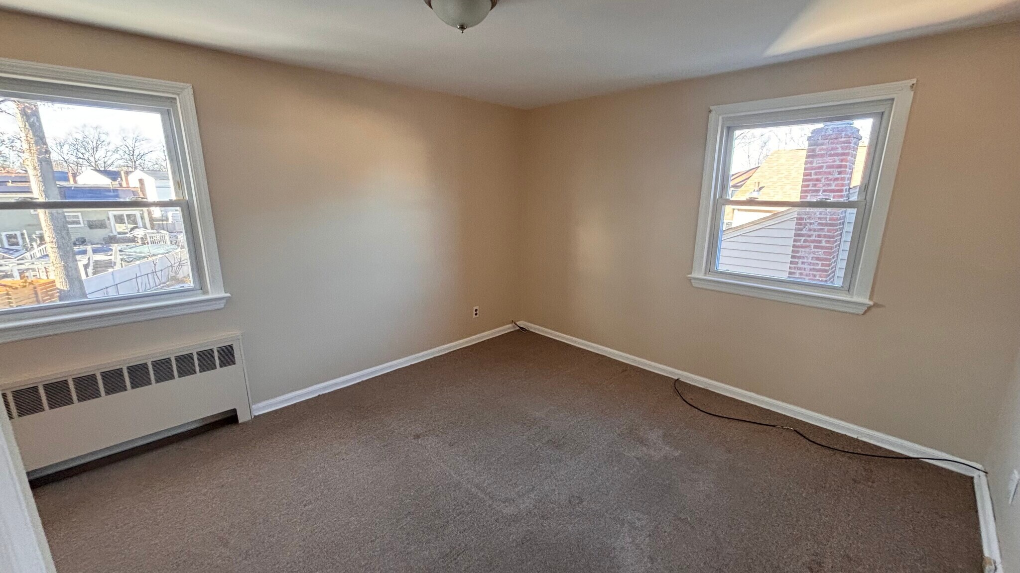 1st bedroom - 870 Louisa St