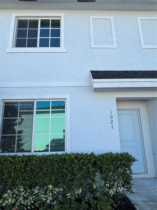 Primary Photo - 1021 NW 5th Ave