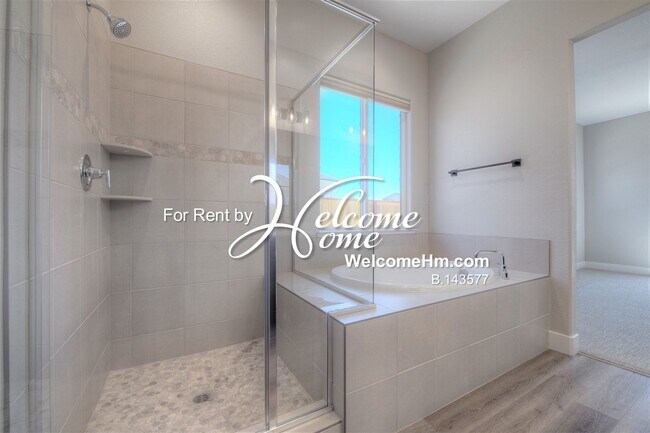 Building Photo - 262 Commodore Dr