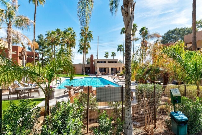 Building Photo - Remodeled 2 Bed, 2 Bath Scottsdale Condo C...