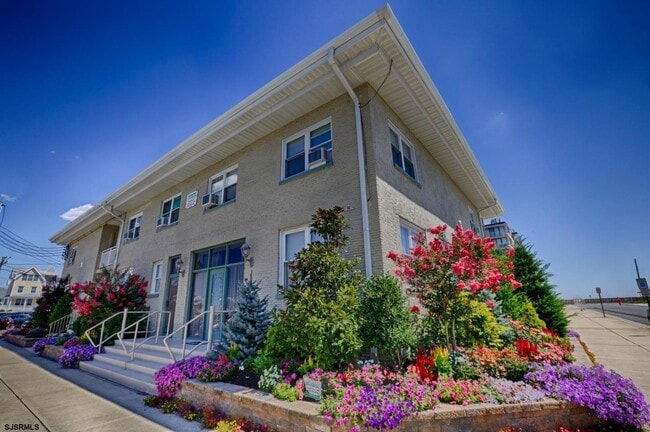 Primary Photo - 1600 Avenue Ave