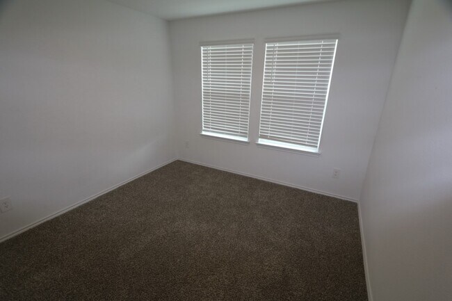 Building Photo - 24808 Sugar Pine Cone St