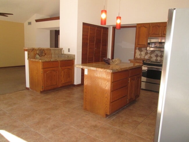 Building Photo - Unfurnished, 1-year long-term rental