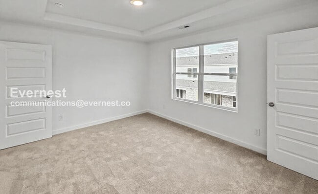 Building Photo - 3 Bed/3 Bath Townhome with Off-Street Parking / Pet-Friendly / Vouchers Accepted / Available Now!