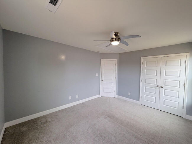 Building Photo - Spacious 3 Bedroom Home on 1 Acre Lot!