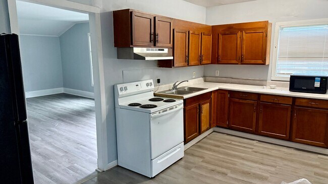 Building Photo - 1605 Easterling Dr