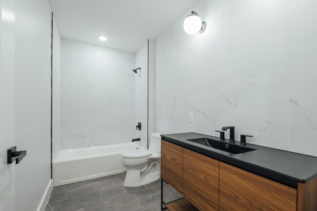 Building Photo - 90 Hollywood Ave