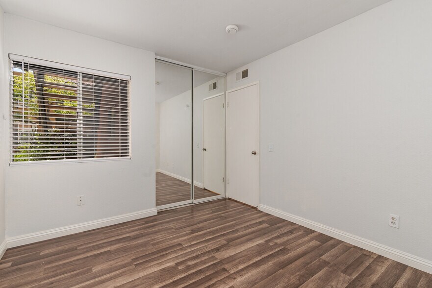 Building Photo - 17131 W Bernardo Dr