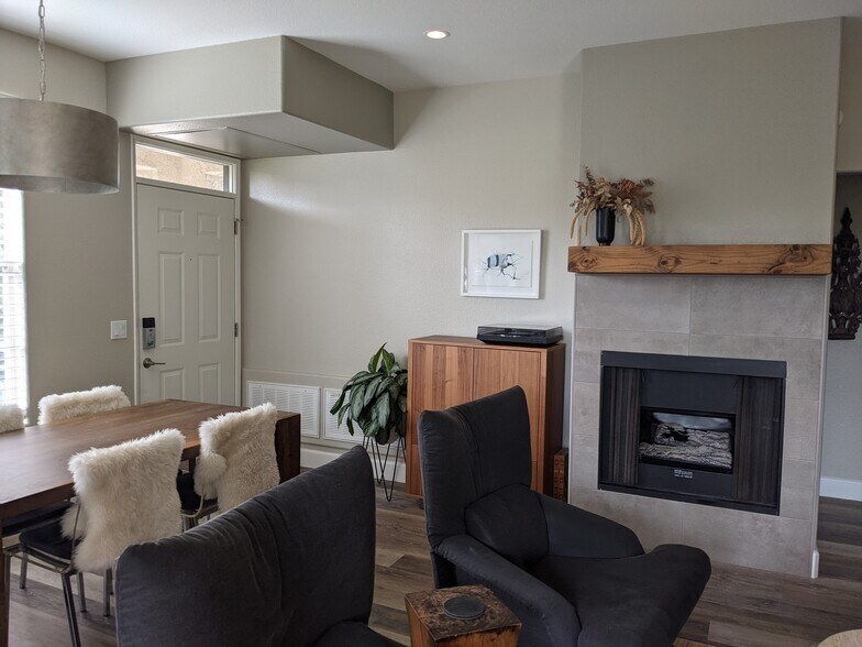 Building Photo - 3544 Caminito El Rincon