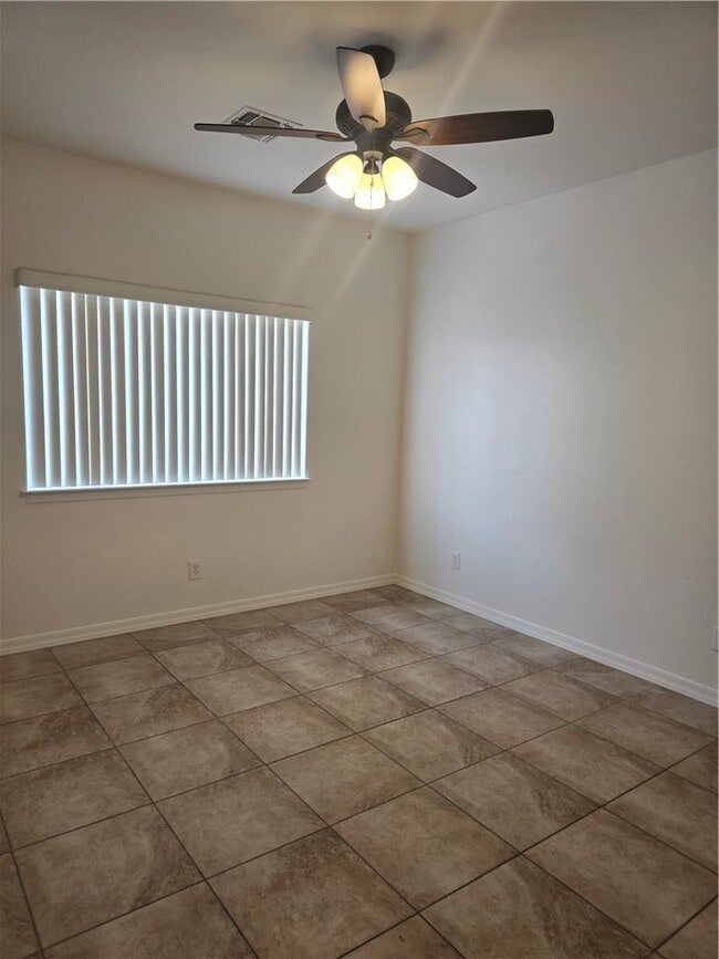 Building Photo - 417 Chablis Ct
