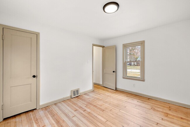 Building Photo - 3129 Prairie Ave