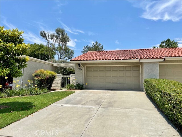 Building Photo - 1079 St Andrews Dr