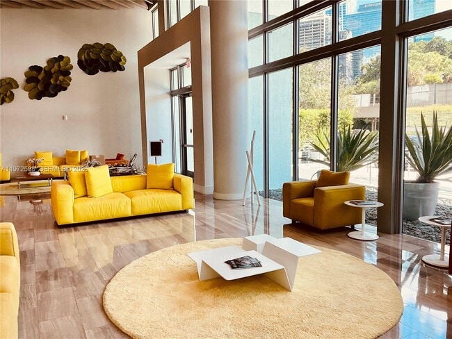 Building Photo - 1600 SW 1st Ave