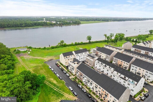 Building Photo - 204B Dock St