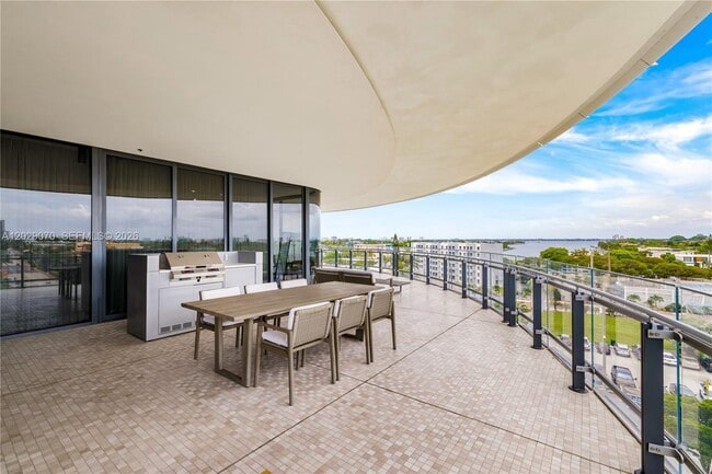 Building Photo - 8701 Collins Ave