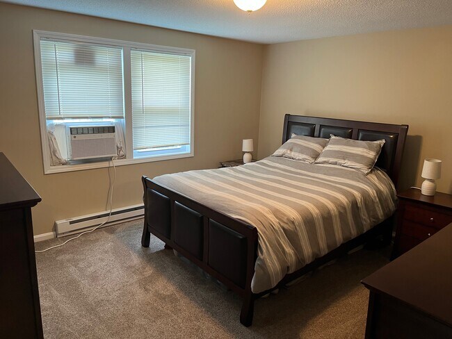 Building Photo - 1035 S Mammoth Rd