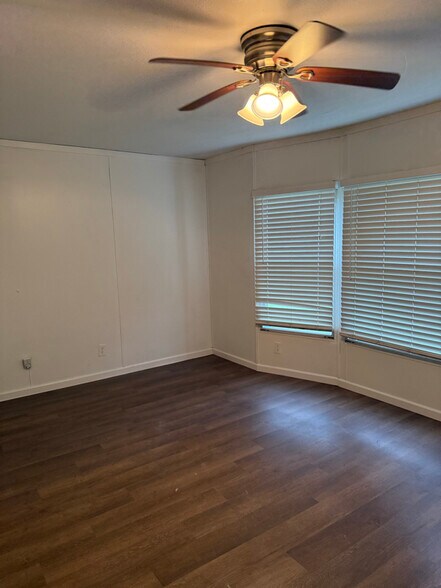Building Photo - 1353 LA-139