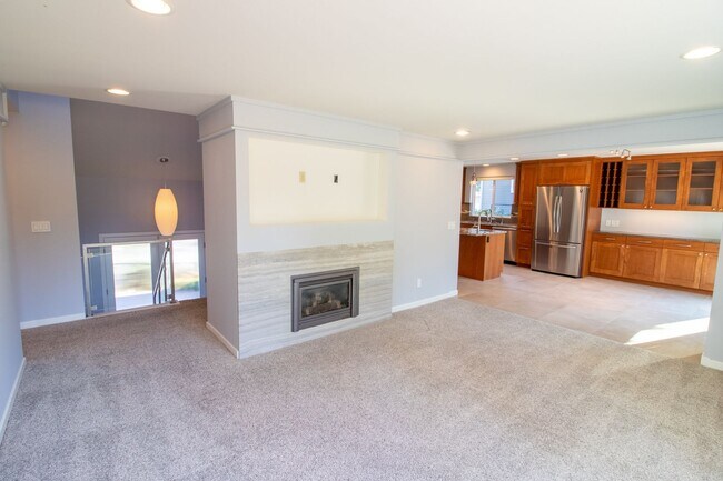 Building Photo - 5Bd/2.5Ba Redmond Home