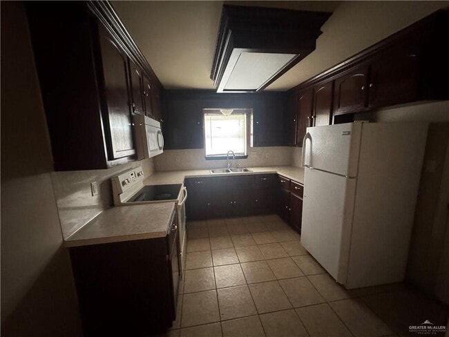 Building Photo - 2805 Delta Dr