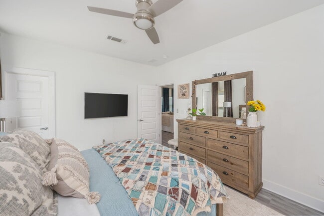 Building Photo - 150 Hibiscus Ave