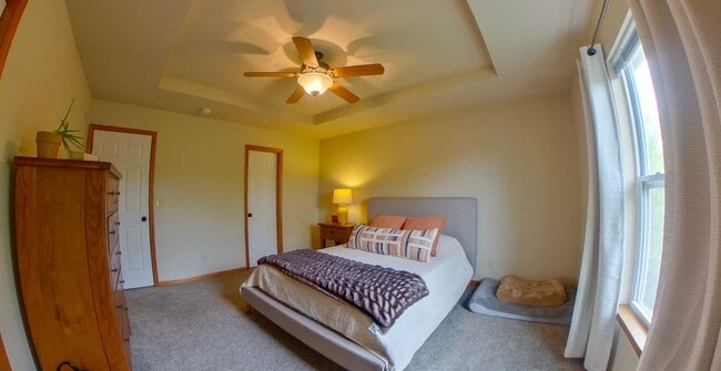 Building Photo - 3D Tour Available - West-Side Townhome + W...