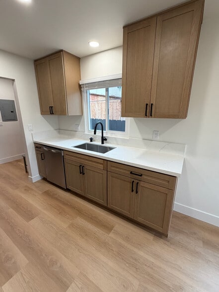 Building Photo - 365 Wisconsin Ave