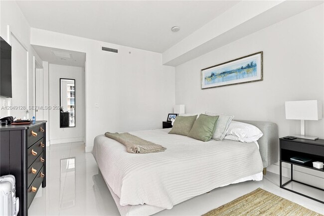 Building Photo - 1080 Brickell Ave