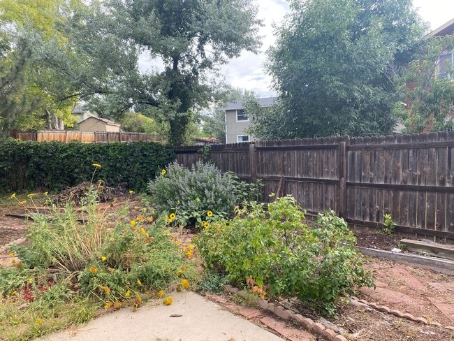 Building Photo - Rare 2BR 1BA Home with extra large 2 Car G...